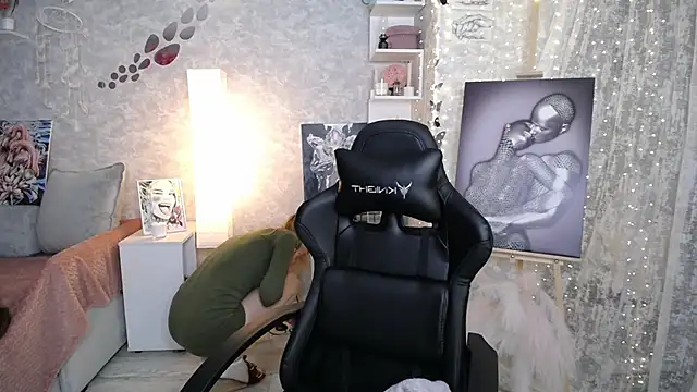 NickyAdamidi Chat XXX live