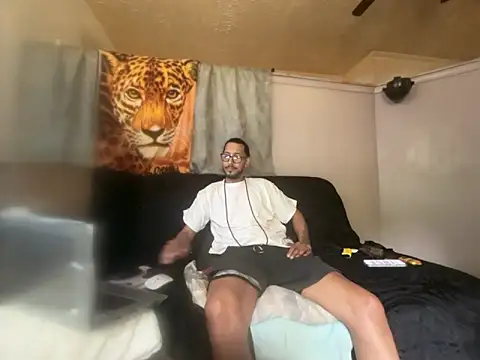 ThrowedWorldWide élő XXX-chatje