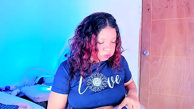 Chat XXX en directo de Emily_Coper18