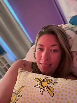 MiraKisss Pertunjukan Webcam