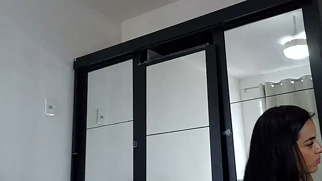 Srta_Jhenny's Webcam Show