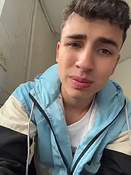 AdrianRinaldi – Naživo XXX chat