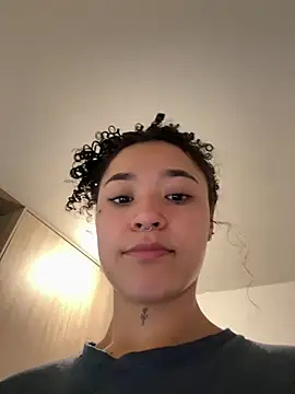 crystal_dlun Adlı Modelin Canlı XXX Sohbeti