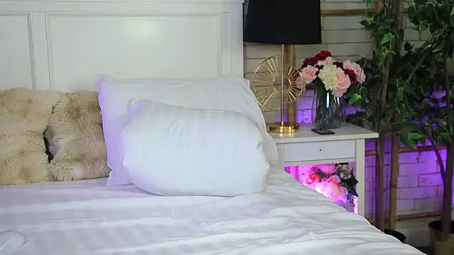 EmillyBronte Webcam show