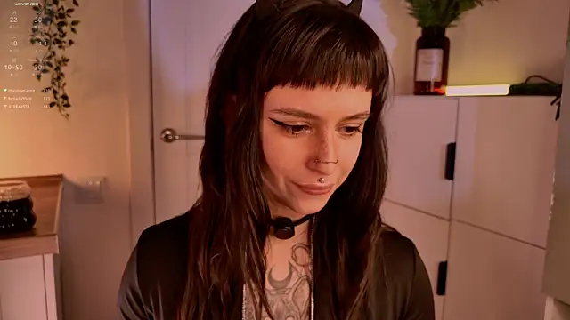 MichaellaMoon's Live XXX Chat