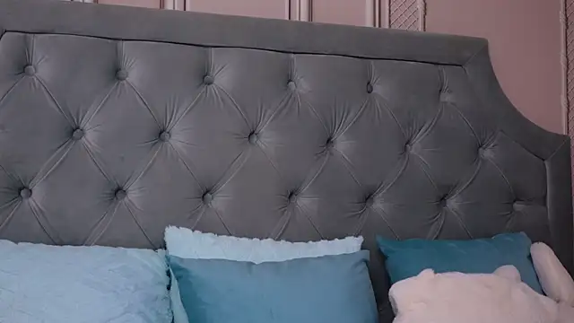 LucyAddison élő XXX-chatje