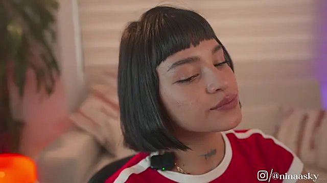 Chat +18 de ninaa_sky ao vivo