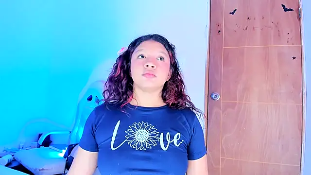 Chat XXX en directo de Emily_Coper18