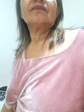 Chatroom XXX en direct de Vickyfox_