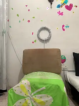 Estefani_32のラ  イブXXXチャット