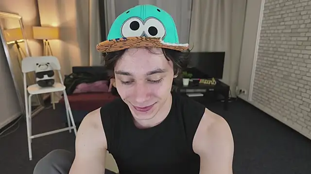 Онлайн чат XXX KevinStrike