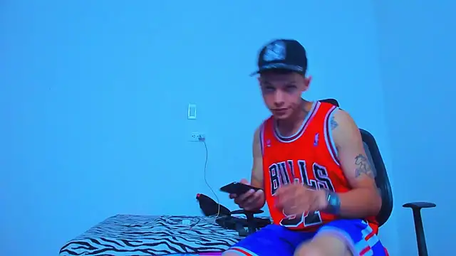 Thomas-Wil Adlı Modelin Canlı XXX Sohbeti