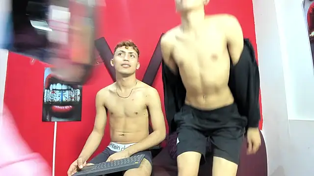 Онлайн чат XXX AVENGER_BOYS2026