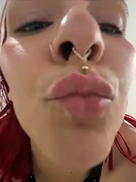 Amelie-RedHoney Adlı Modelin Canlı XXX Sohbeti