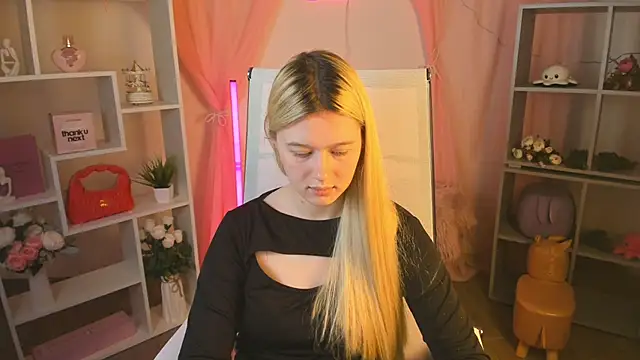 CelestineMauriac's Live XXX Chat