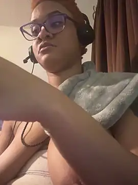 nickytheehawtie Adlı Modelin Canlı XXX Sohbeti