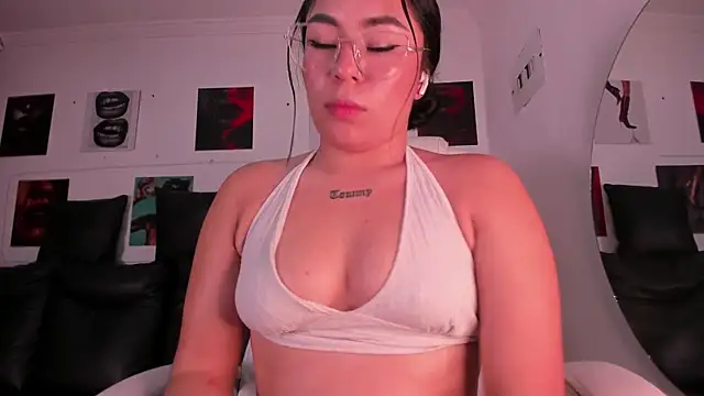 valkyria_12 Adlı Modelin Canlı XXX Sohbeti