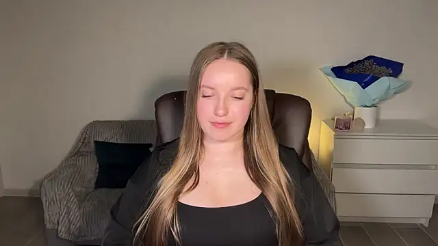 EvaMaddison Adlı Modelin Canlı XXX Sohbeti