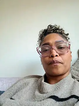 BiiancaEstradaa: онлайн-секс-чат