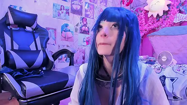 Alicebenett: онлайн-секс-чат