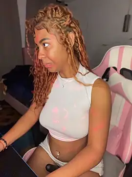 ThePrettyTiana: онлайн-секс-чат