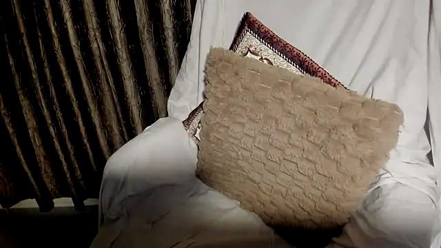 TheShyGirl_ élő XXX-chatje