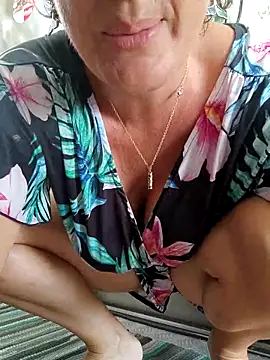 emiliemilf: онлайн-секс-чат