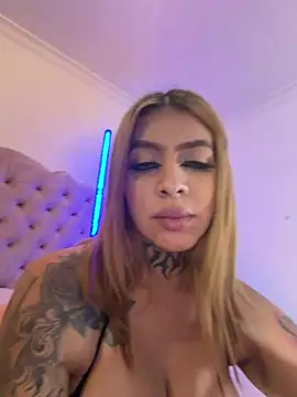 XXX chat uživo modela TRIOGOALS3