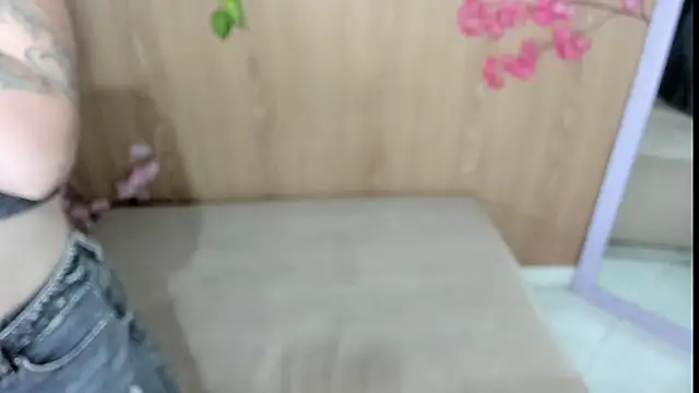 Show modela jenelotizz06 na web-kameri