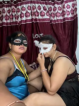 NaughtyDesiGirls Show in webcam