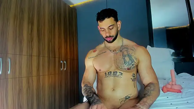 massimo_visconti's Live XXX Chat