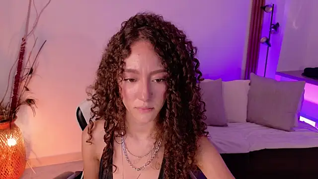 Chatroom XXX en direct de ChloeMoreti