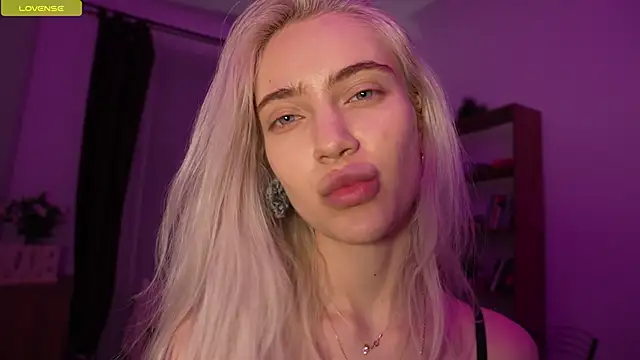 KristalCrowner Adlı Modelin Canlı XXX Sohbeti