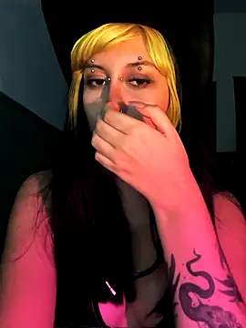 Lola_bunnyboll Adlı Modelin Canlı XXX Sohbeti