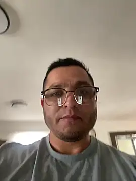 HOTB0Y18 webcam show