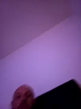 Show modela Guitccch na web-kameri