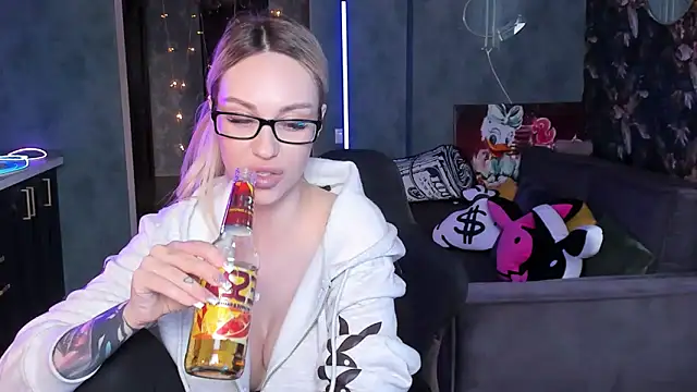 BlckmirrorrのライブXXXチャット