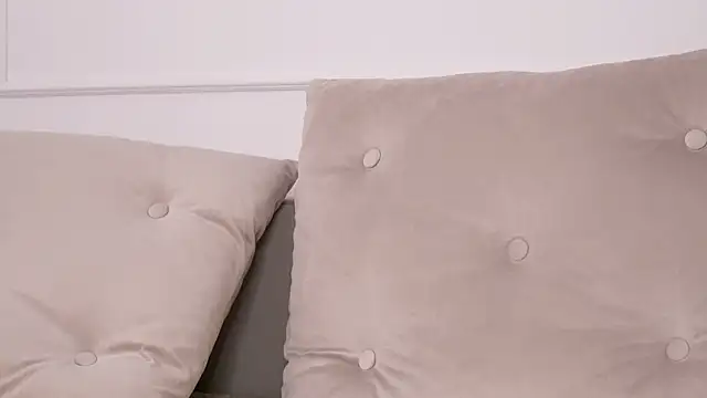 ElaraShineのライブXXXチャット