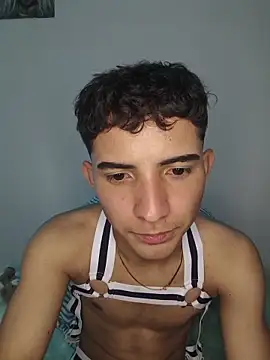 Erick_twink Show in webcam