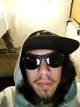 AlexAlejandro13 Show in webcam