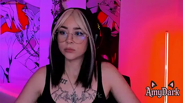 _AmyDark Adlı Modelin Canlı XXX Sohbeti