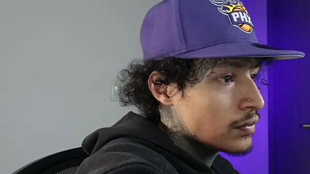 Show modela trieone na web-kameri