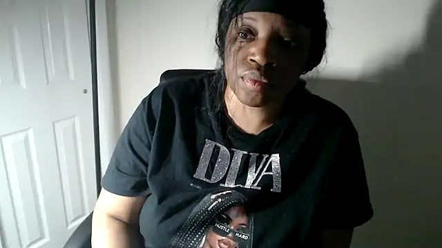 Chatroom XXX en direct de Sexymona1218