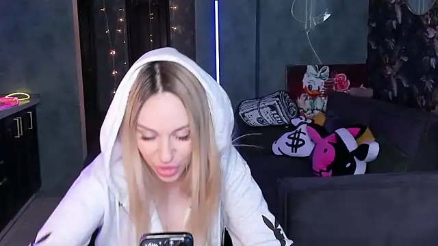 Blckmirrorr: онлайн-секс-чат