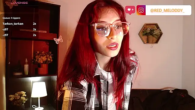 XXX chat uživo modela RedMeloddy