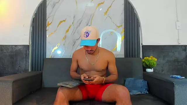 Latins_on_fire – webcam-show