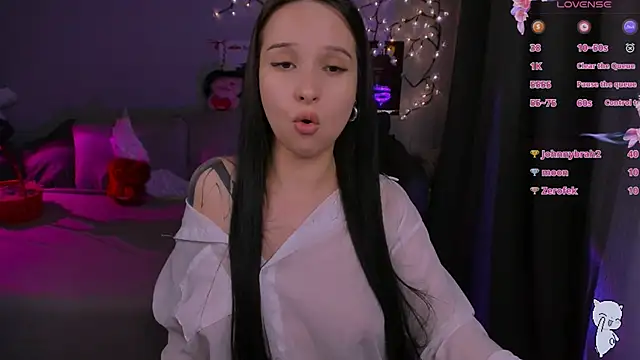 دردشة SoftyMooon الجنسية المباشرة