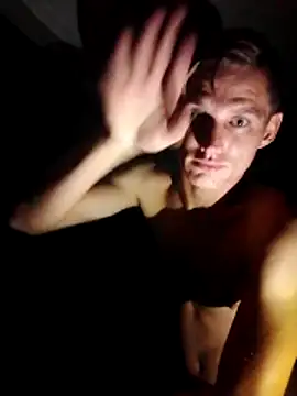 Ruanie: διαδικτυακό σόου στην κάμερα