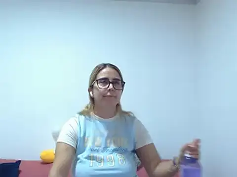 LunazinaのライブXXXチャット