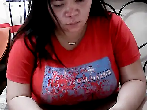 HornyPussie69 Adlı Modelin Canlı XXX Sohbeti